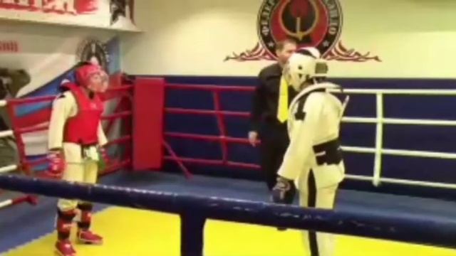 Тэкэндо декабрь 2020 12-17 лет. Весовая категория до 50 кг, Артём Козлов с права смотреть онлайн