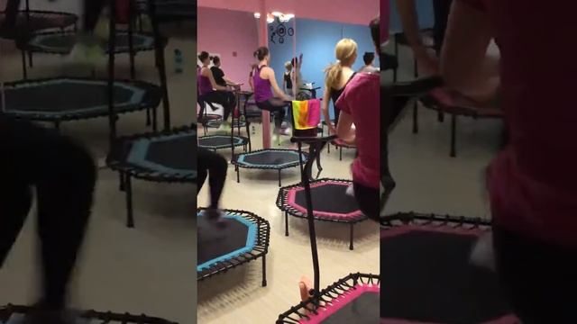 Фитнес на мини-батутах смотреть онлайн