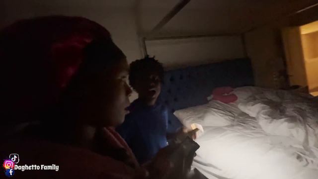 WE'RE BEING STALKED BY A CREEPY FAN... *WE CALLED THE COPS* смотреть онлайн