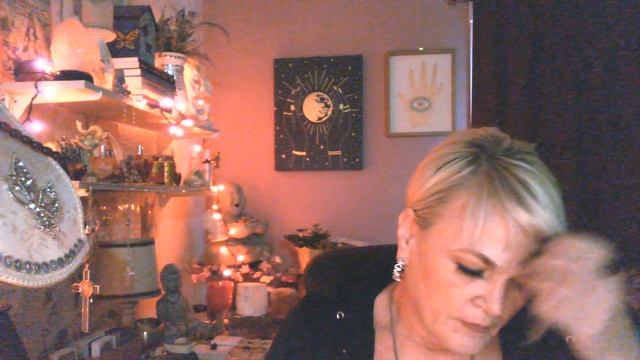 Collective Reading current and future daily life situations, specific job related & delayed travel смотреть онлайн