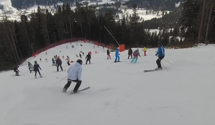 Архыз, февраль 2023: спуск по лесной тропе смотреть онлайн