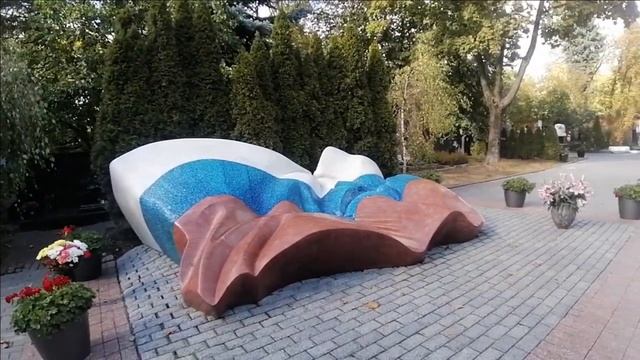 На могилу Ельцина никто не приходит... смотреть онлайн