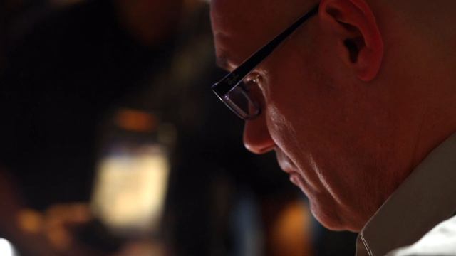 Pickup winding with Gibson Master Luthier Jim DeCola at NAMM 2019 смотреть онлайн