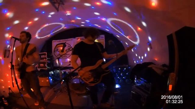 Linoleum - Stejně Skončíš Na Ulici - Live Hunt Club Olomouc