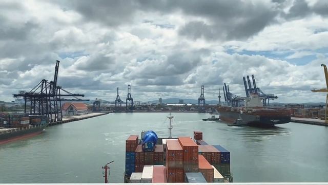 Entering to LaemChabang Port смотреть онлайн