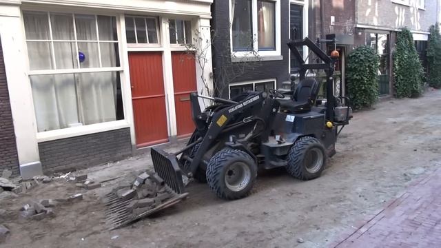 Амстердам: Экскаватор задел газовую трубу в центре ,Амстердам: какой ужас творится в Голландии смотреть онлайн