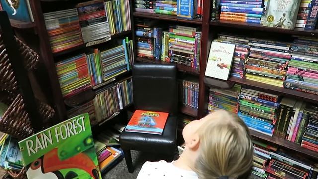 HALLOWEEN BOOK STORE ANIMATRONIC TOUR! смотреть онлайн
