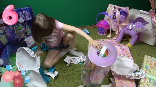 ПОДАРКИ на ДЕНЬ РОЖДЕНИЯ Софи Элис Birthday Opening Presents смотреть онлайн