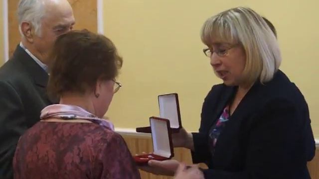 8 серовских семей сегодня получили знаки отличия "Совет да любовь" за 50-летие супружеской жизни смотреть онлайн