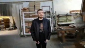 Мем | Папич. Идет напевая: "пам парам пам парам". Оригинал мема