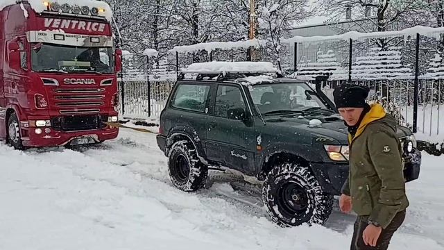 Patrol GR y61 vs Scania смотреть онлайн