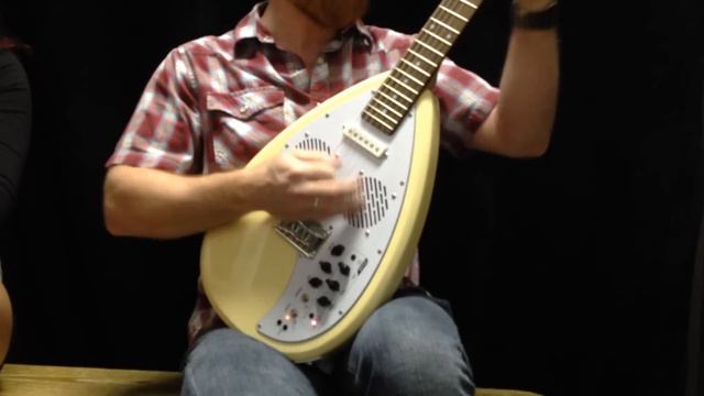 VOX Apache Guitar Crazy Train Alpha Music смотреть онлайн