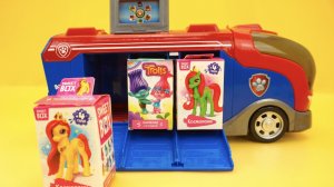 Cюрпризы для детей, ищем игрушки из мультиков