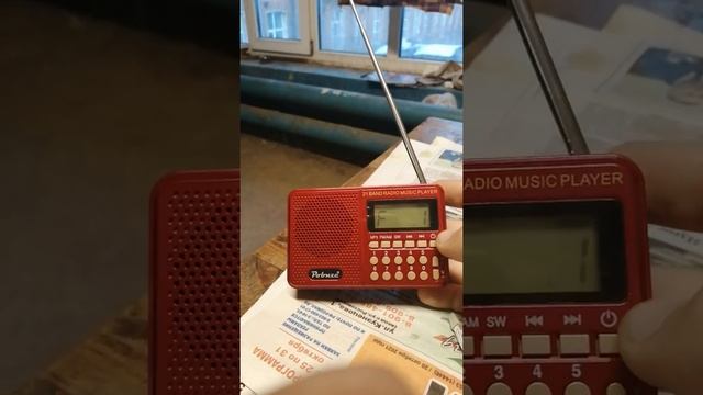 Китайский недорогой радиоприемник со встроенным аккумулятором. смотреть онлайн