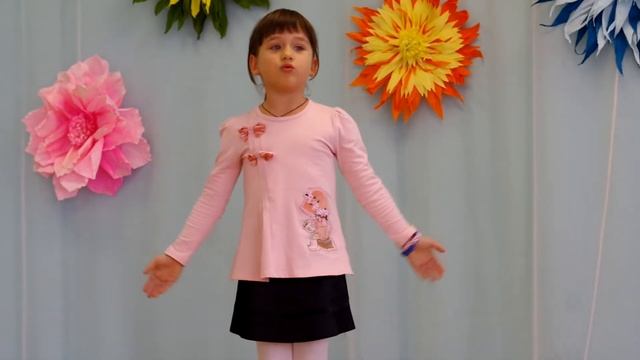 Алинка рассказывает стих "Сердце матери". смотреть онлайн