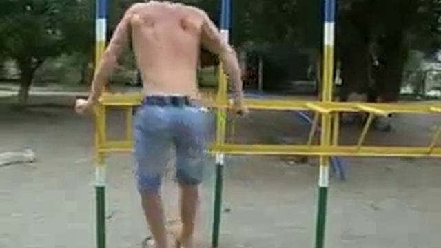 Силовые упражнения на турнике и брусьях.mp4 смотреть онлайн