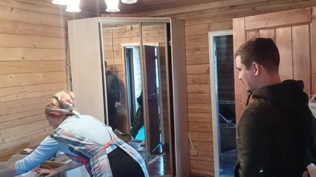 ПРОВОЖАЛИ ВАНЮ НА ФРОНТ ЗАКУПИЛИ БЕРЦЫ смотреть онлайн