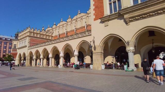 4K Krakow old town square 06.2021 Poland - City life - Urban life смотреть онлайн