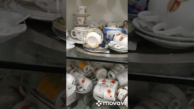 Секонд хенд в Риме. Фарфоровые чайники и кофейники. смотреть онлайн