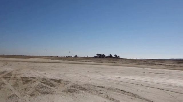 Гоним по дну соленого озера. Speeding at salt lakes road near Lemesos, Cyprus смотреть онлайн