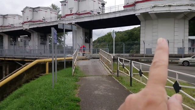 Горная река, очень сильное течение,а рядом парк и город Майкоп. смотреть онлайн