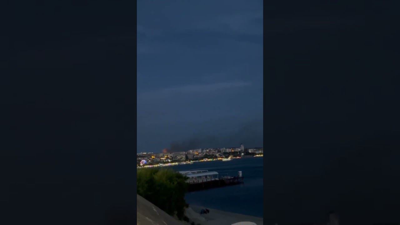 ‼️SOS #Геленджик. Прямо сейчас горит пляж Сосновка. 4й пожар за сутки на курортах России. смотреть онлайн