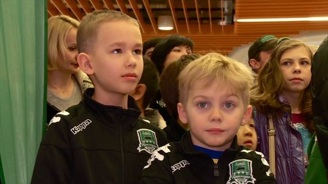Автограф-сессия футболистов ко Дню рождения клуба смотреть онлайн
