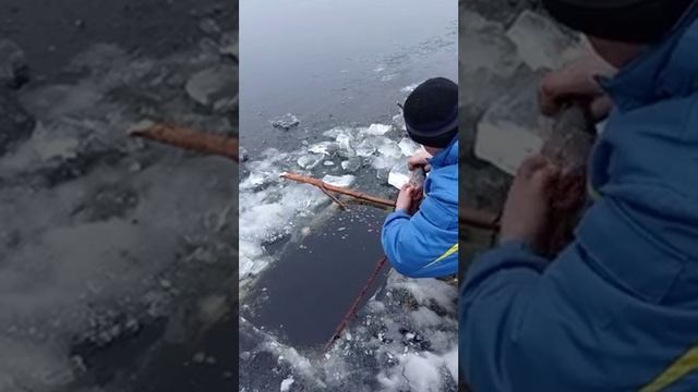 Рыбалка на севере. первый лёд .сети. лов щуки.газ 66 смотреть онлайн