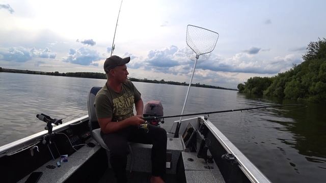 Ловим судаков летом в июле! смотреть онлайн