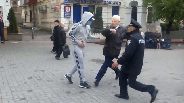 Сутичка 1 травня у Вінниці. (Ненормативна лексика, 18+) смотреть онлайн