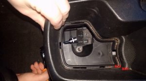 Подтягиваем ручник на КИА Рио 3 самостоятельно