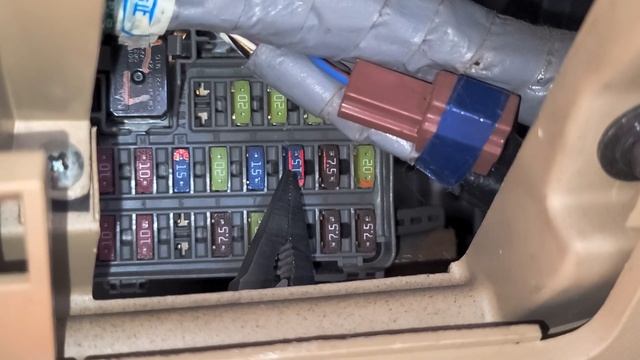 2006 Honda CRV Cigarette Lighter Fuse, Power Outlet Fuses & Relays смотреть онлайн