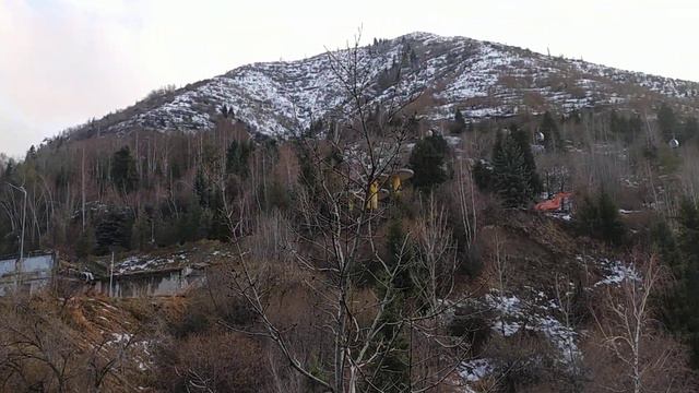 Горная река возле Медеу. Алматы / The mountain river near Almaty city. смотреть онлайн