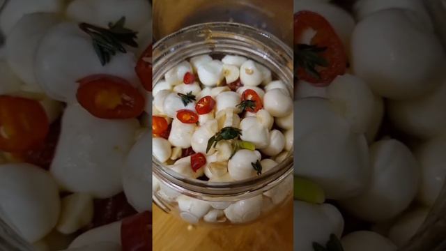 Маринованный СЫР за 5 мин.! Готовим!👌#еда #простойрецепт #вкусно #быстро #сыр #готовимдома смотреть онлайн