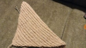 171. Шапка по диагонали, спицами