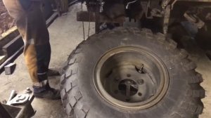 как работает механизм подъема запаски ГАЗ 66(ЗиЛ)