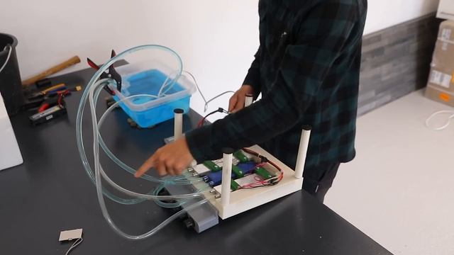 Testing Radioactive Materials in the Cloud Chamber смотреть онлайн