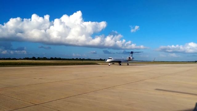 Gulfstream G4 Taxing at la Romana Airport смотреть онлайн