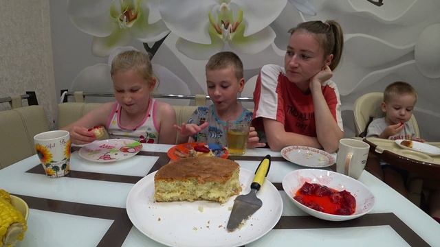 МУКБАНГ ПРОЛИЛИ КРУЖКУ МОРСА ШАРЛОТКА С ЯБЛОКАМИ