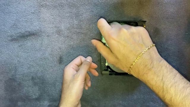 Shucking a Western Digital WD Elements 18TB External USB Hard Drive смотреть онлайн