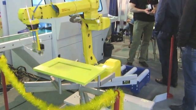 Покрасочный робот FANUC на выставке UMIDS 2015 смотреть онлайн