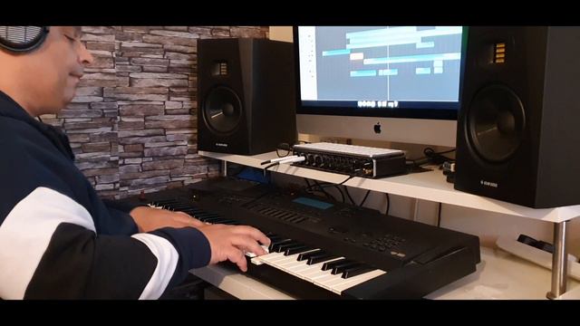 Robinsonmusic &  Paul Strky     -   Yourself A Merry Little Christmas