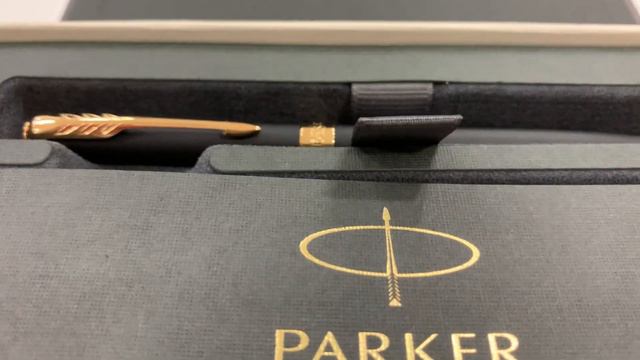 Unboxing the Parker Sonnet Ballpoint Pen. смотреть онлайн