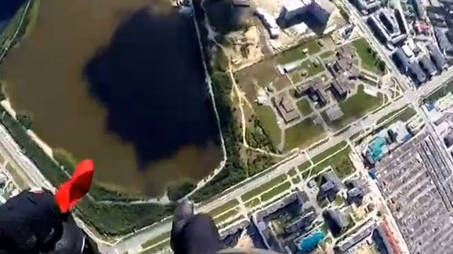 Прыжок с парашютом Рината Каримова на День ВДВ смотреть онлайн