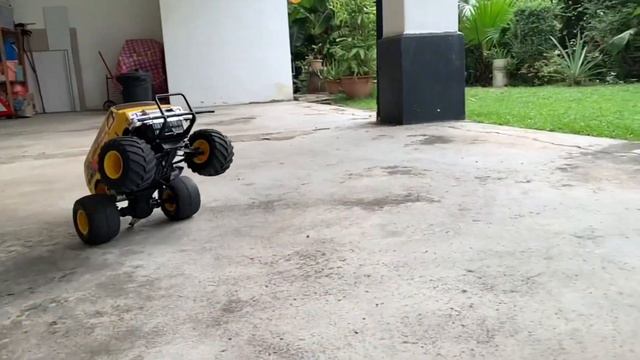 Tamiya Lunch Box Running on Broken Gear Box Held Together with Epoxy Putty смотреть онлайн