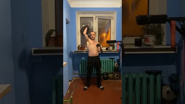 №88???.Жим гири 2 по 15 кг.Kettebell bench press 2x15 kg смотреть онлайн
