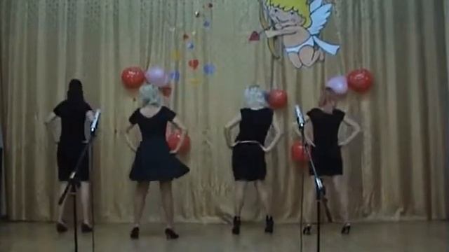 Танец "Модницы" исполняют ученицы 12-го кл. и преподаватели. смотреть онлайн