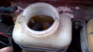 Как долить тормозную жидкость ВАЗ