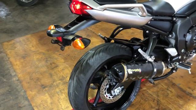 Yamaha FZ-1 2011 серый смотреть онлайн
