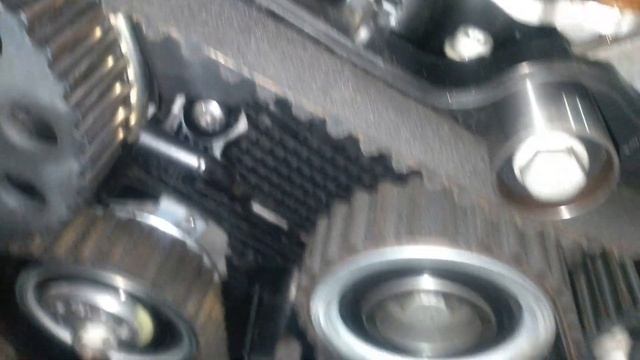 Vw Caddy 1.6tdi заміна ремня грм смотреть онлайн